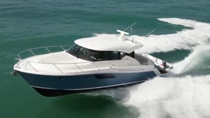 2017 Tiara Yachts 44 Coupe