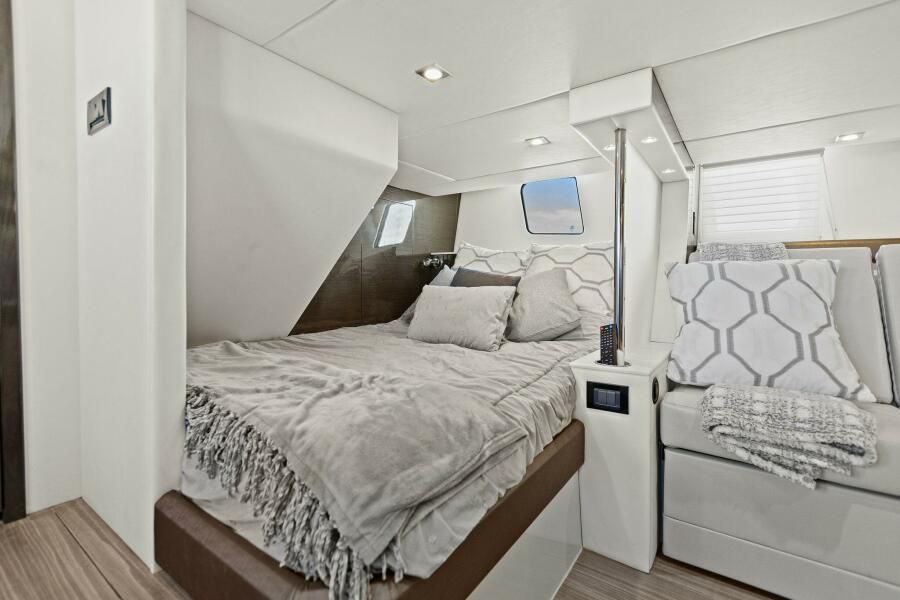 2018 Cruisers Yachts 45 