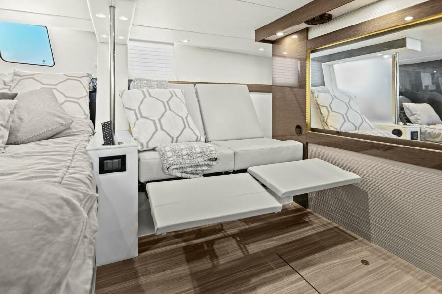 2018 Cruisers Yachts 45 