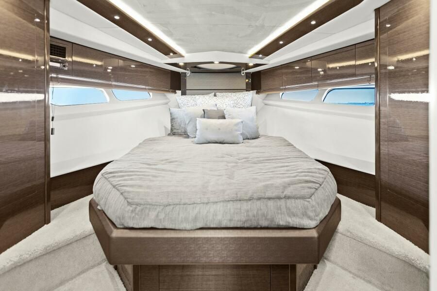 2018 Cruisers Yachts 45 