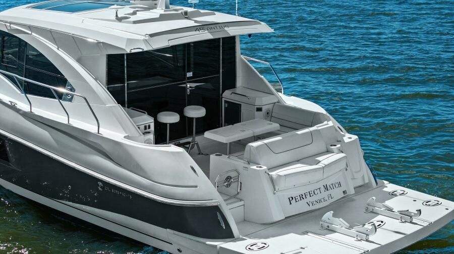 2018 Cruisers Yachts 45 