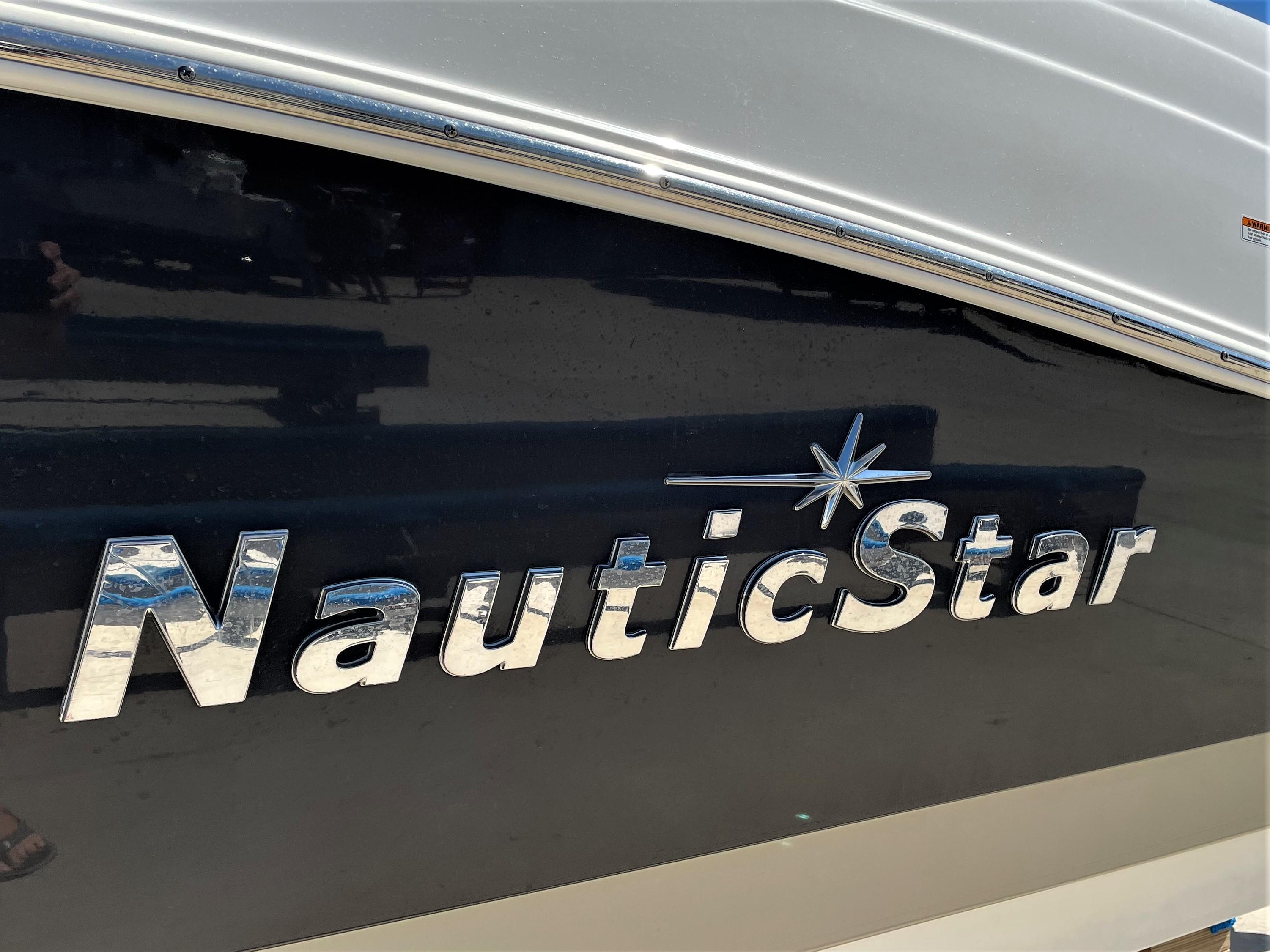 2020 NauticStar 223 DC