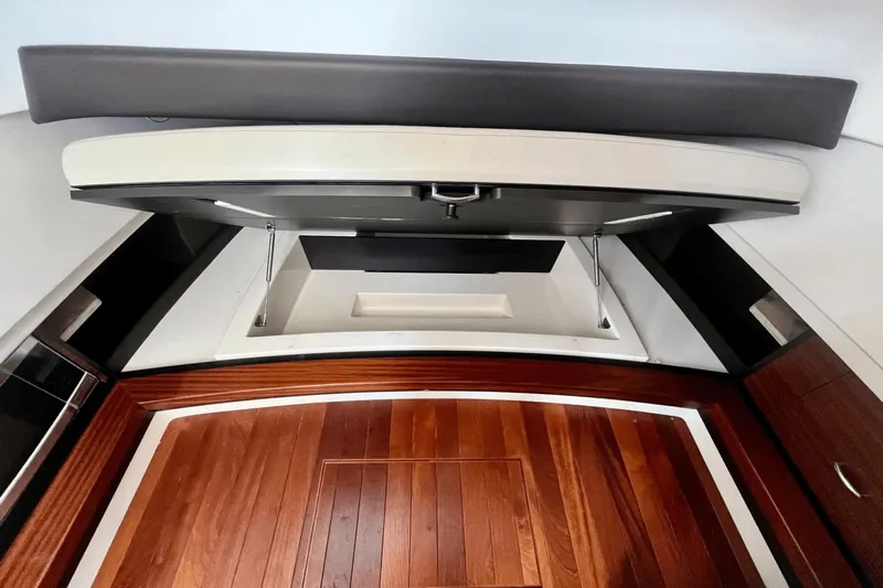 Two Monkeys Yacht Photos Pics 