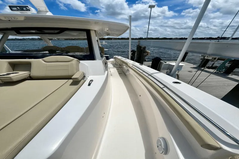 Two Monkeys Yacht Photos Pics 