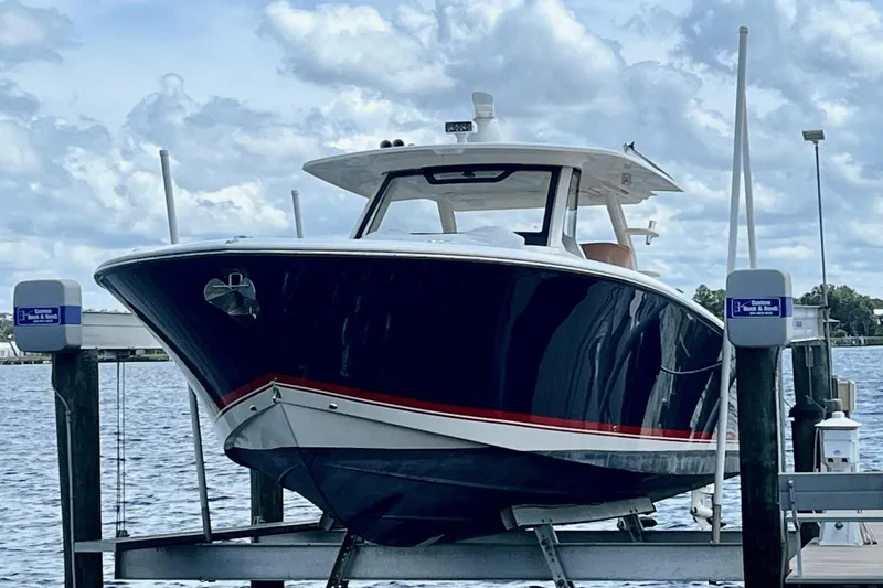 Two Monkeys Yacht Photos Pics 