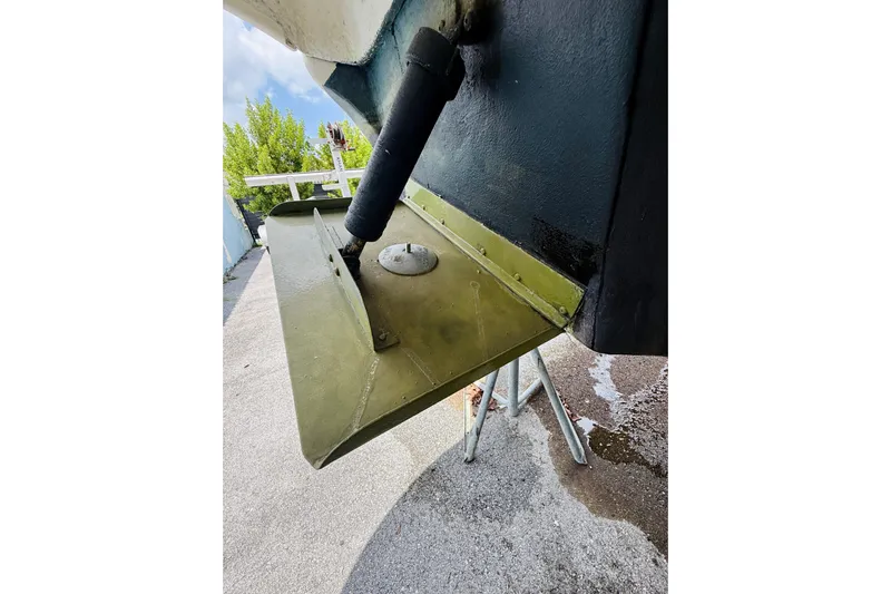  Yacht Photos Pics Close-up of 2004 Sea Ray 320 Sundancer trim tab on dry dock.