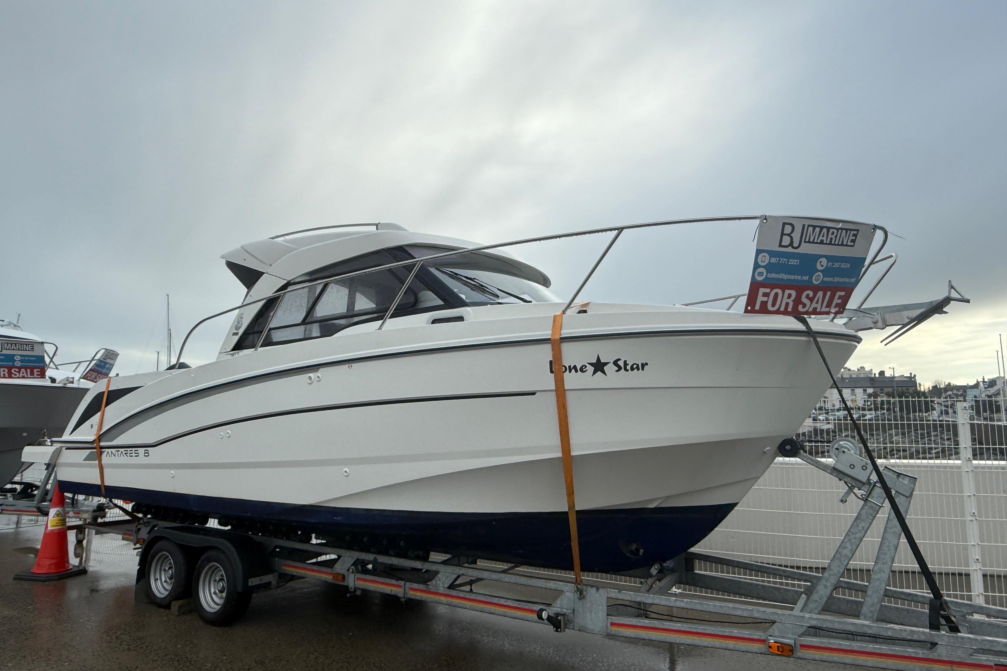 2019 Beneteau Antares 8
