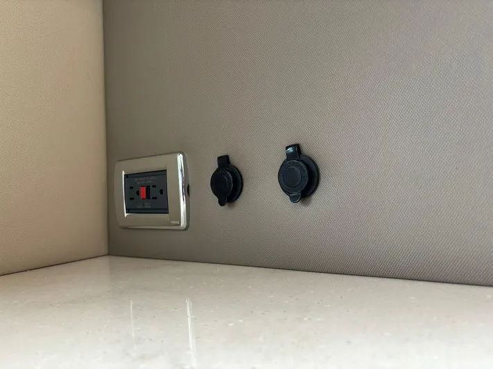  Yacht Photos Pics 2019 Carver 37 Coupe - Image 45