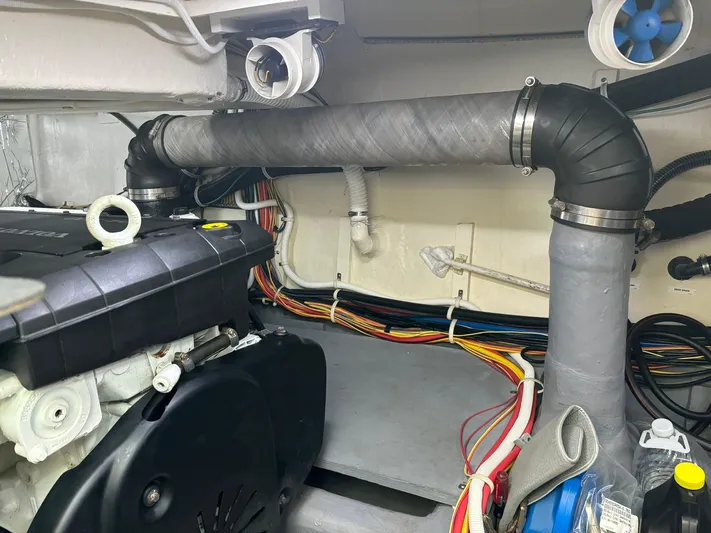  Yacht Photos Pics 2019 Carver 37 Coupe - Image 80