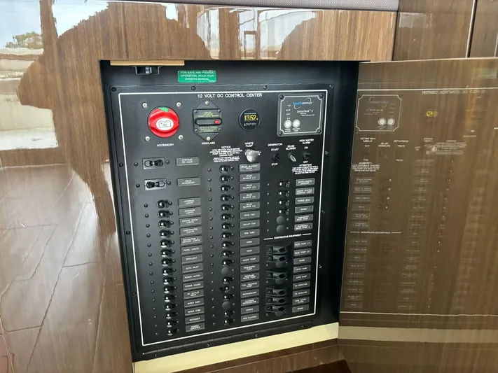  Yacht Photos Pics 2019 Carver 37 Coupe - Image 47