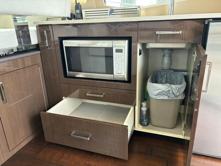  Yacht Photos Pics 2019 Carver 37 Coupe - Image 49