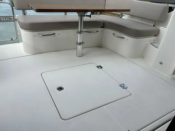  Yacht Photos Pics 2019 Carver 37 Coupe - Image 67
