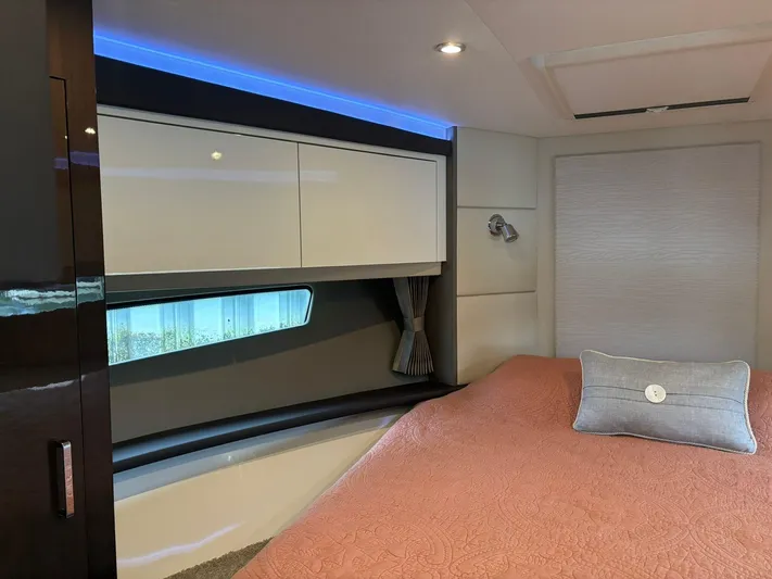  Yacht Photos Pics 2019 Carver 37 Coupe - Image 22