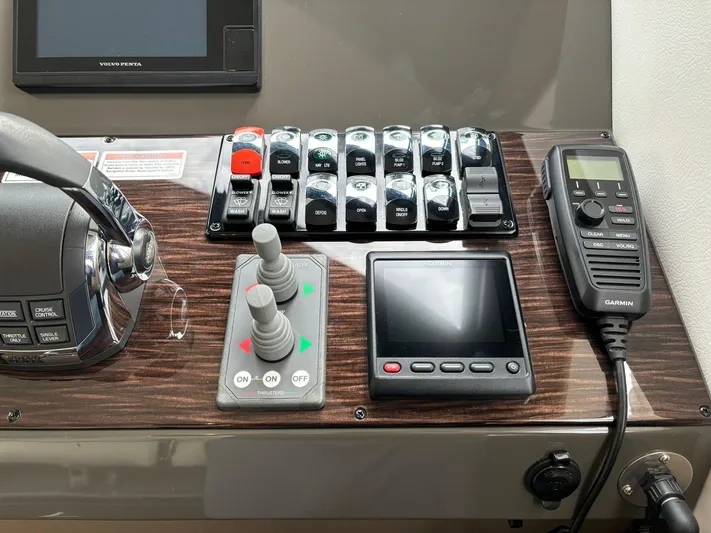  Yacht Photos Pics 2019 Carver 37 Coupe - Image 55