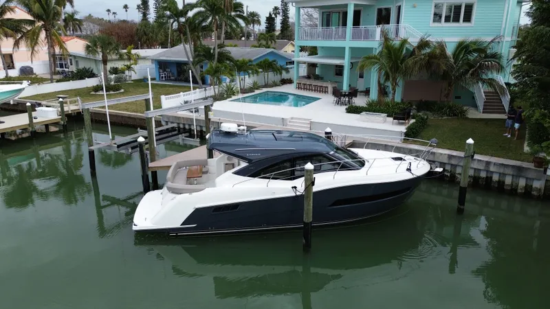  Yacht Photos Pics 2019 Carver 37 Coupe - Image 2