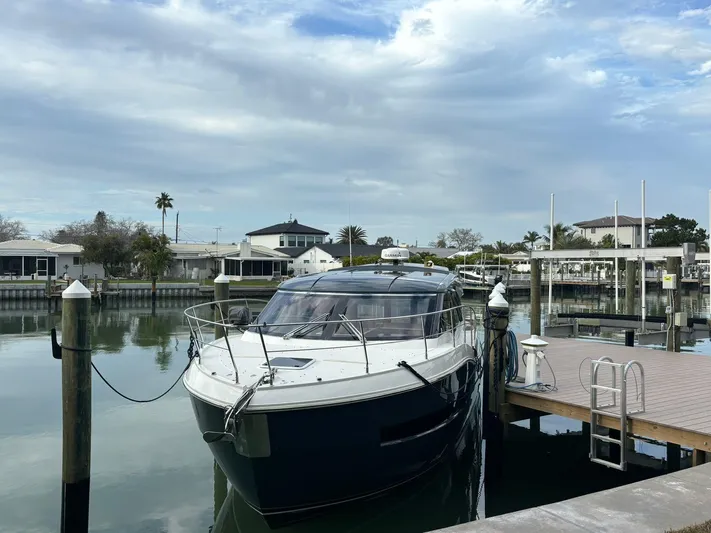  Yacht Photos Pics 2019 Carver 37 Coupe - Image 7