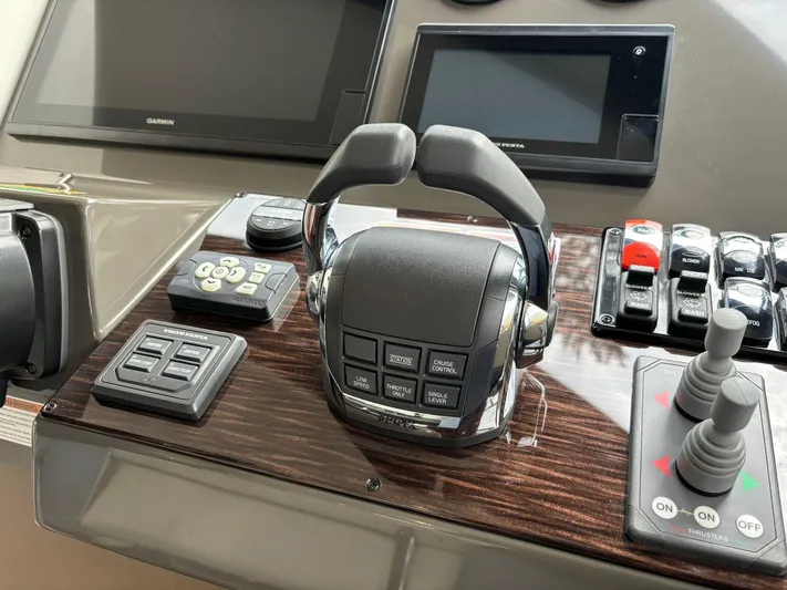  Yacht Photos Pics 2019 Carver 37 Coupe - Image 56