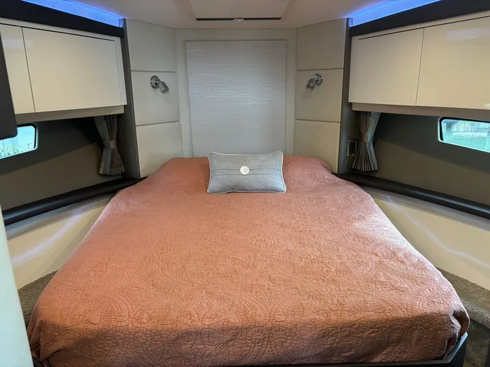  Yacht Photos Pics 2019 Carver 37 Coupe - Image 17