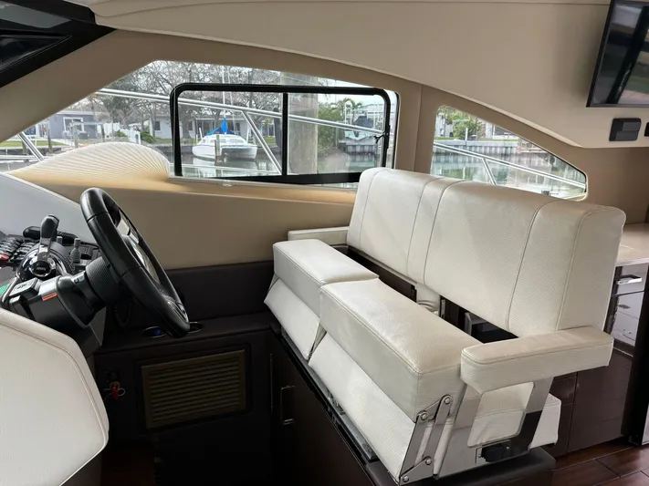  Yacht Photos Pics 2019 Carver 37 Coupe - Image 54