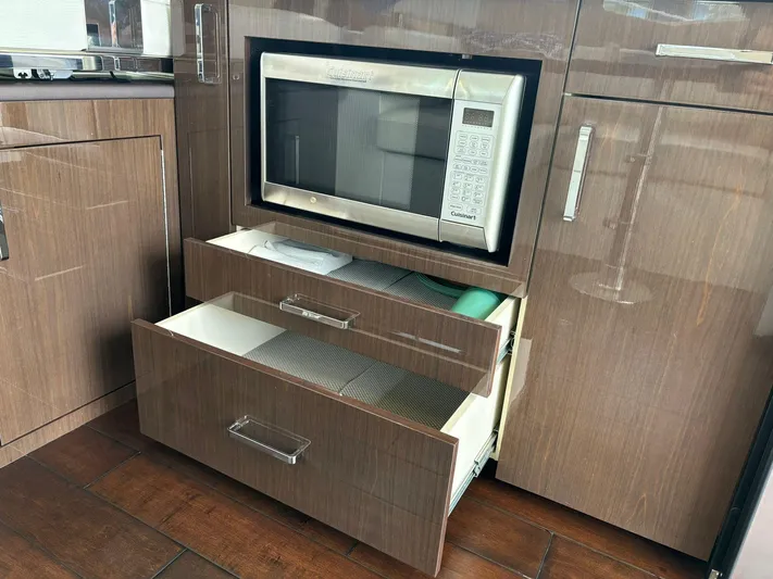  Yacht Photos Pics 2019 Carver 37 Coupe - Image 48