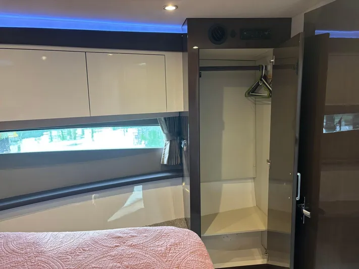  Yacht Photos Pics 2019 Carver 37 Coupe - Image 18