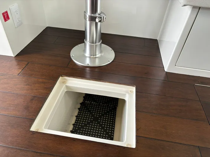  Yacht Photos Pics 2019 Carver 37 Coupe - Image 63