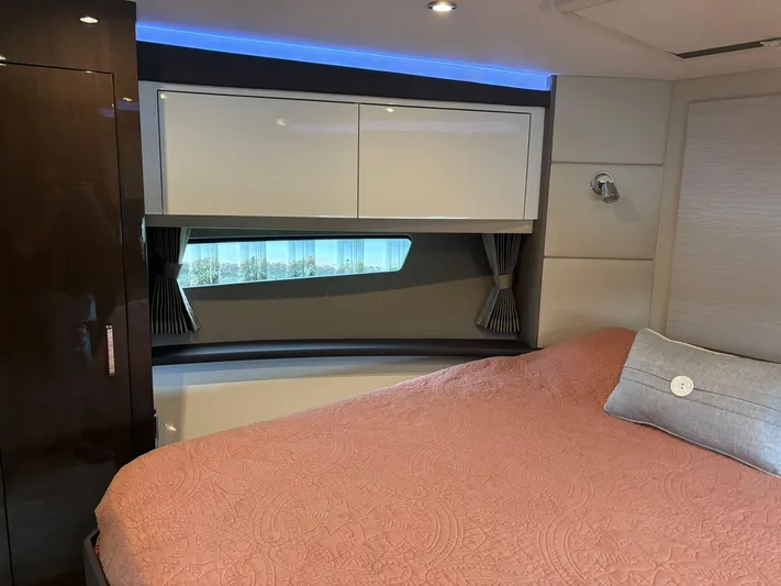  Yacht Photos Pics 2019 Carver 37 Coupe - Image 19