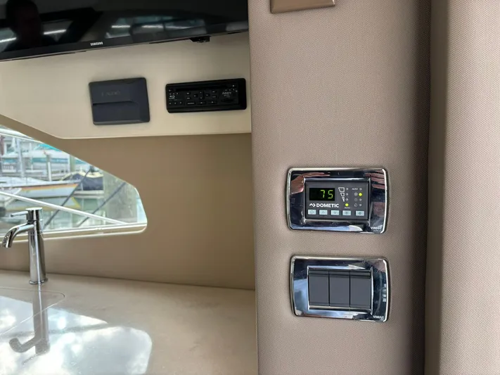  Yacht Photos Pics 2019 Carver 37 Coupe - Image 42