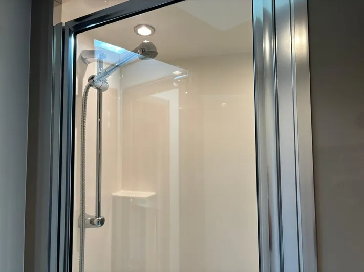  Yacht Photos Pics 2019 Carver 37 Coupe - Image 32