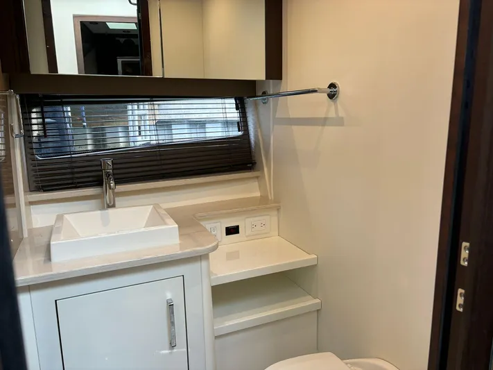  Yacht Photos Pics 2019 Carver 37 Coupe - Image 29