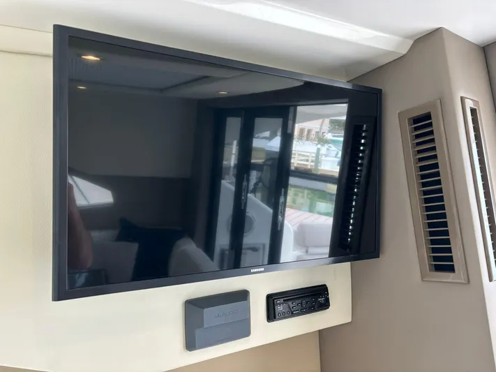  Yacht Photos Pics 2019 Carver 37 Coupe - Image 41