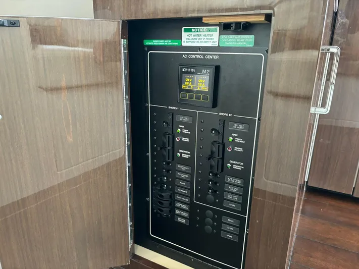  Yacht Photos Pics 2019 Carver 37 Coupe - Image 50