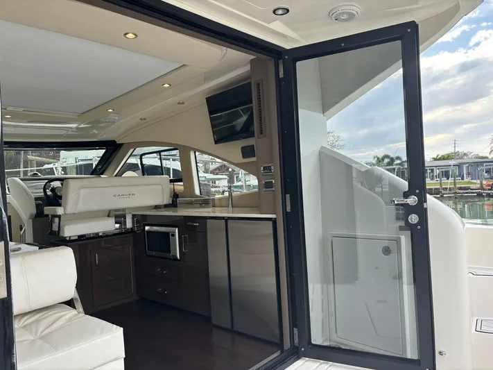  Yacht Photos Pics 2019 Carver 37 Coupe - Image 70
