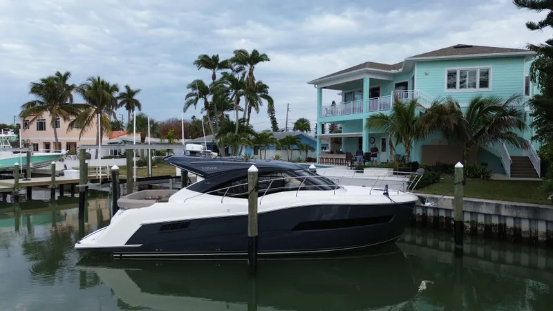 Yacht Photos Pics 2019 Carver 37 Coupe - Image 3