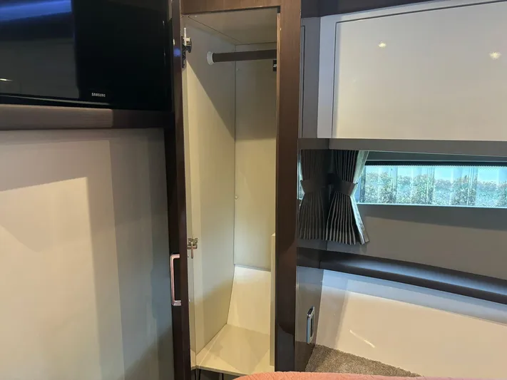  Yacht Photos Pics 2019 Carver 37 Coupe - Image 20