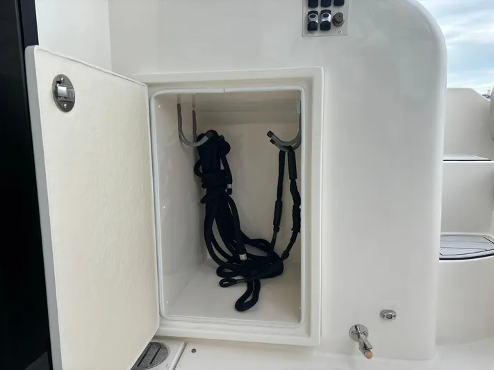  Yacht Photos Pics 2019 Carver 37 Coupe - Image 72