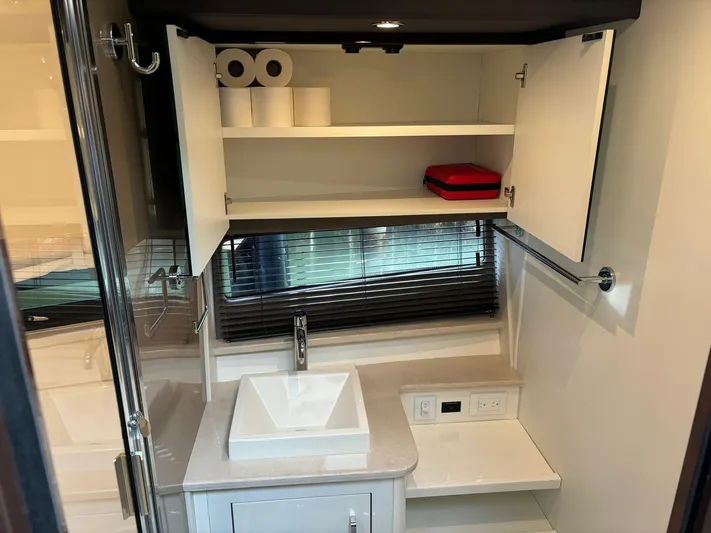  Yacht Photos Pics 2019 Carver 37 Coupe - Image 31