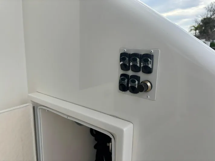  Yacht Photos Pics 2019 Carver 37 Coupe - Image 73