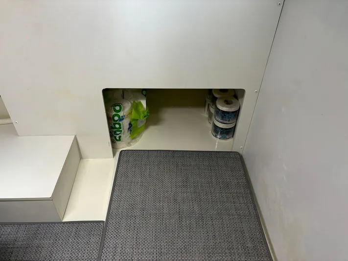  Yacht Photos Pics 2019 Carver 37 Coupe - Image 62