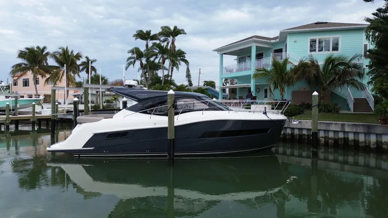  Yacht Photos Pics 2019 Carver 37 Coupe - Image 84