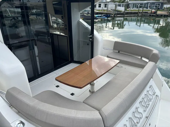  Yacht Photos Pics 2019 Carver 37 Coupe - Image 15