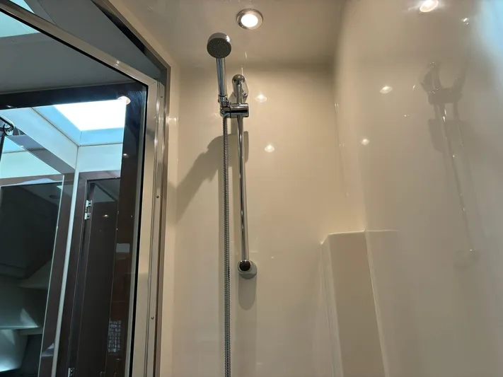  Yacht Photos Pics 2019 Carver 37 Coupe - Image 33