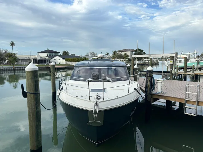  Yacht Photos Pics 2019 Carver 37 Coupe - Image 8