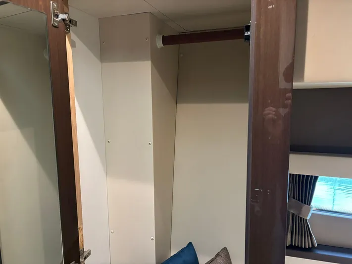  Yacht Photos Pics 2019 Carver 37 Coupe - Image 28