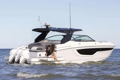 Cruisers Yachts 38 GLS