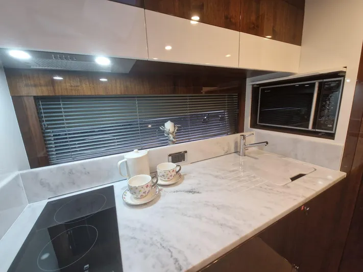 Seakeeper Gyro Yacht Photos Pics Modern kitchen interior of 2022 Fairline Targa 45 GT yacht with marble countertop.