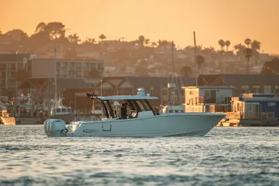 Robalo R360 Center Console