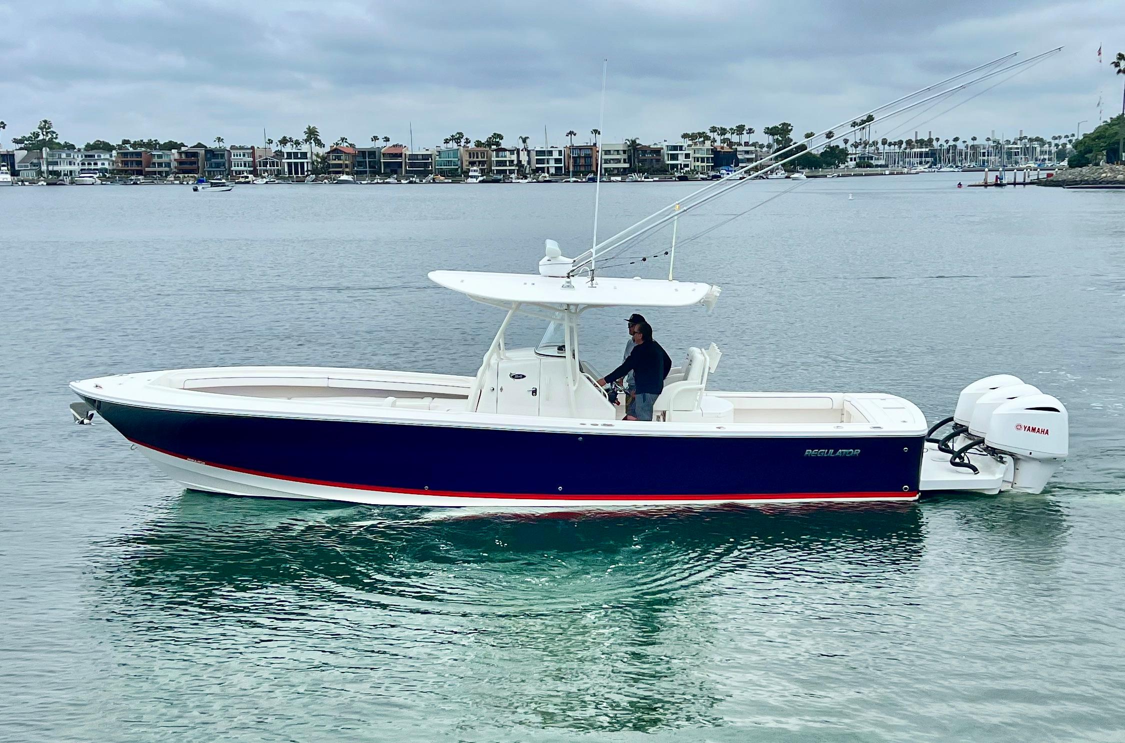 2016 Regulator 34 Center Console Centre Console for sale YachtWorld