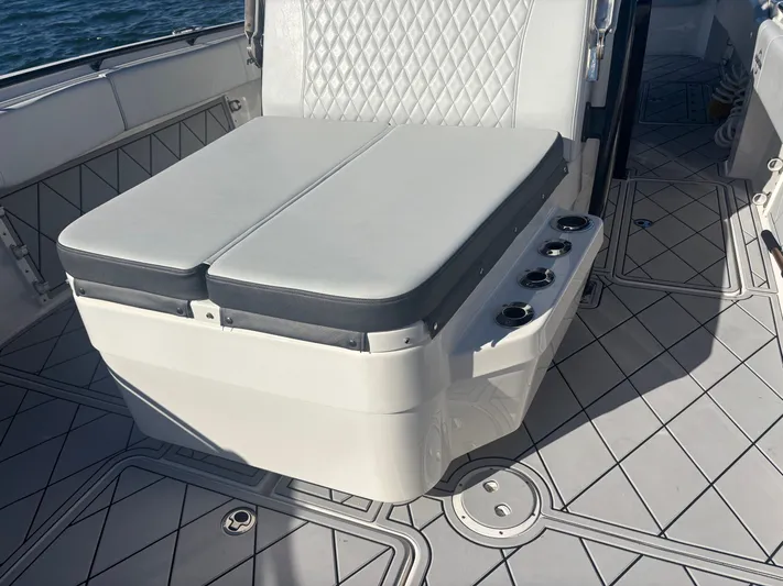  Yacht Photos Pics 2021 FOUNTAIN 34 TE - Image 16