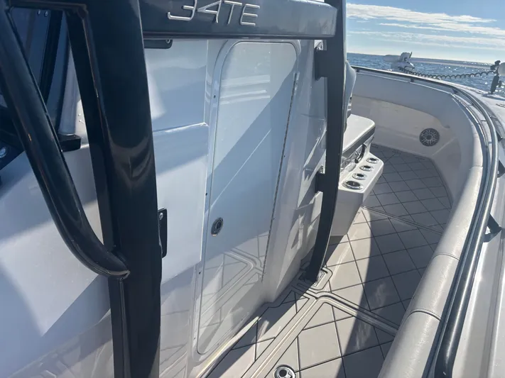  Yacht Photos Pics 2021 FOUNTAIN 34 TE - Image 20